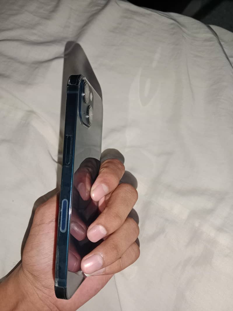 Apple iPhone 13 3