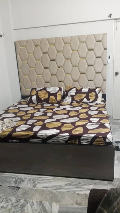 bedroom set for sale onlye used for 6 months