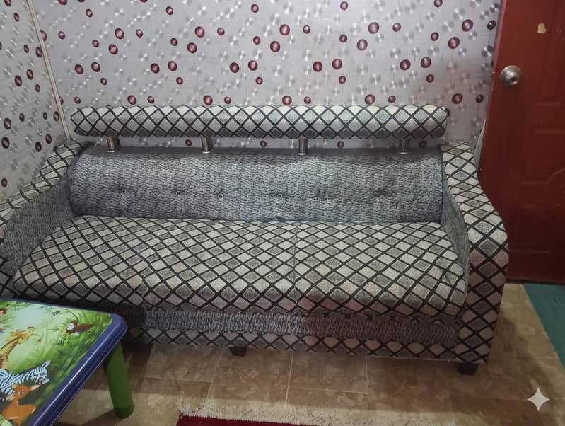 5 seeter sofa set 0