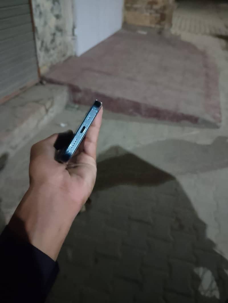 Apple iPhone 13 1