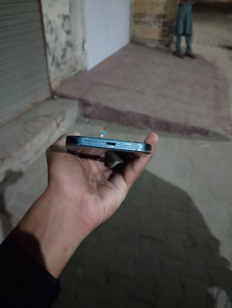 Apple iPhone 13 4