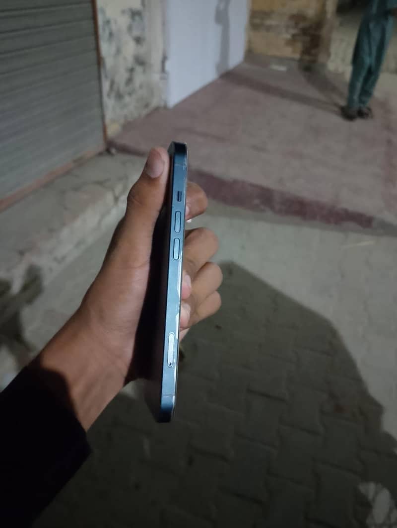 Apple iPhone 13 5
