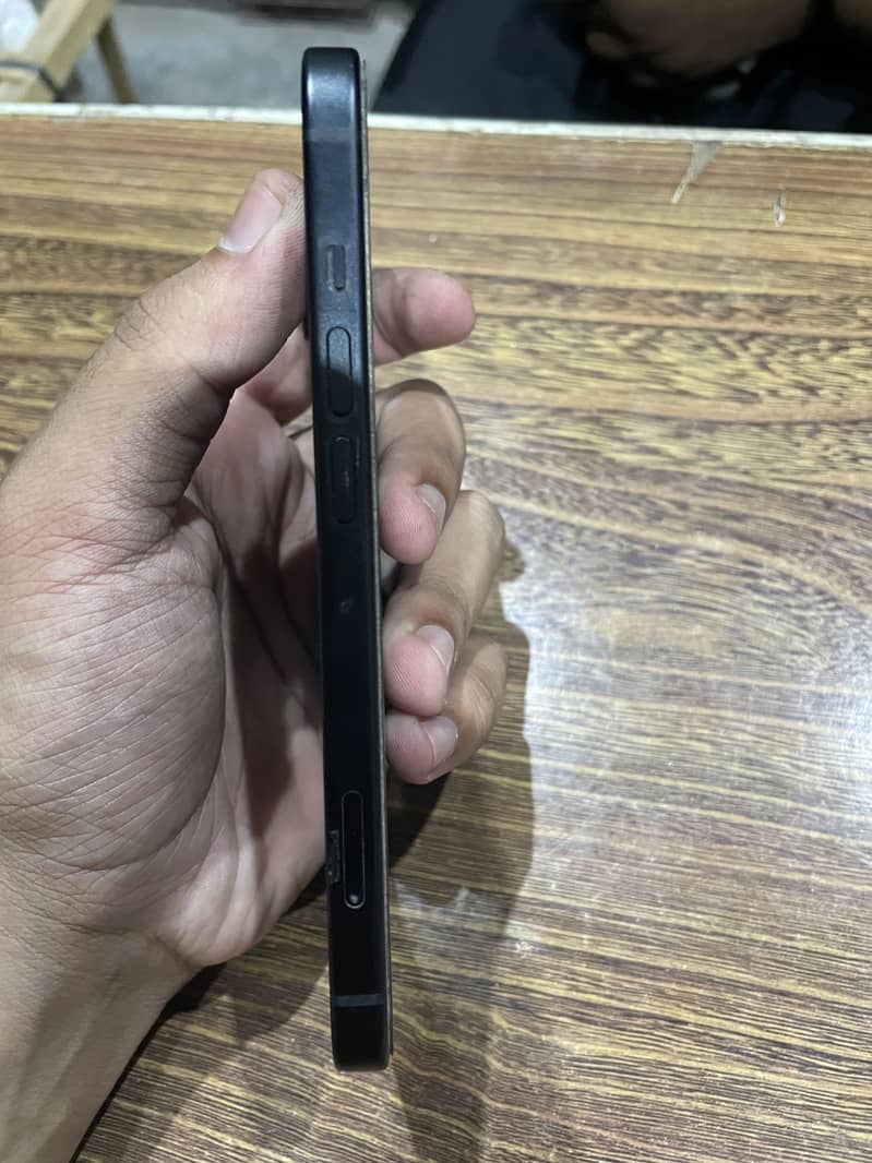 Apple iPhone 15 9