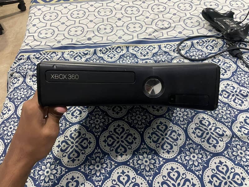 Xbox 360 with Kinect 0