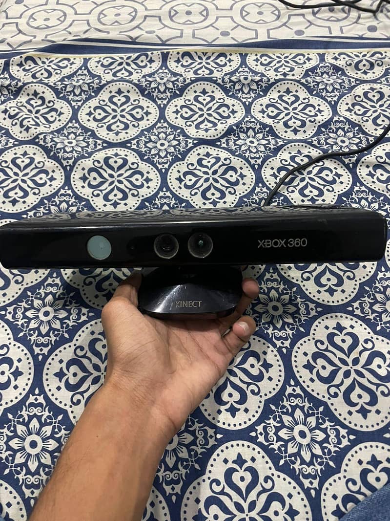 Xbox 360 with Kinect 7