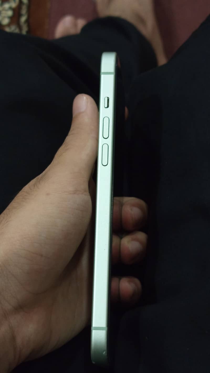 Apple iPhone 15 plus 3