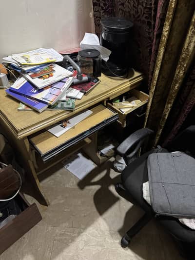 Computer table