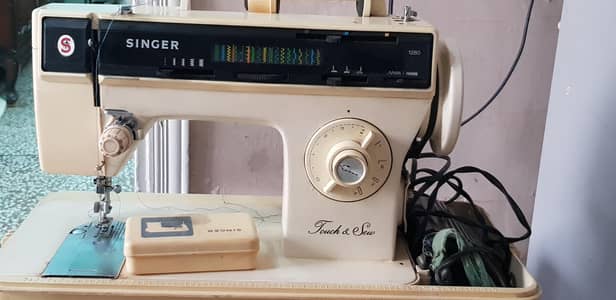 Singer sewing machine 1280