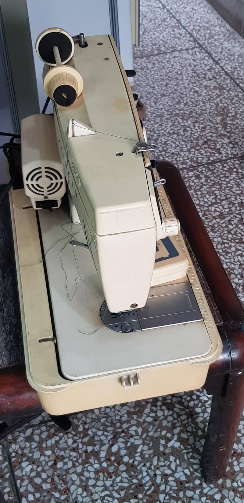 Singer sewing machine 1280 1