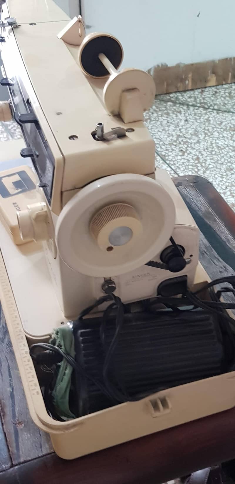 Singer sewing machine 1280 4