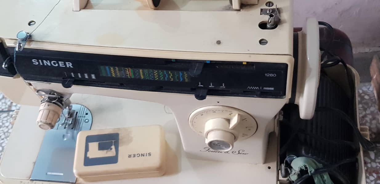 Singer sewing machine 1280 5