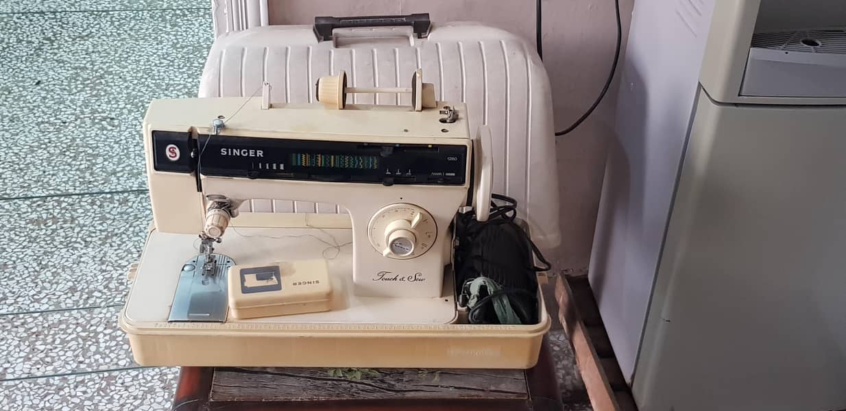Singer sewing machine 1280 6