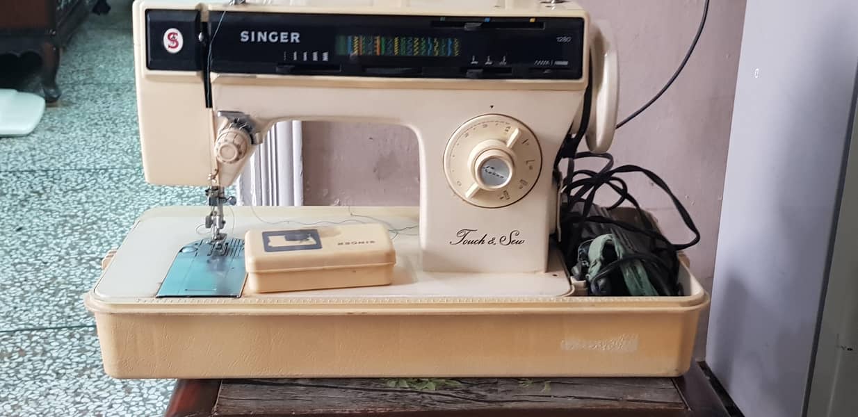 Singer sewing machine 1280 8