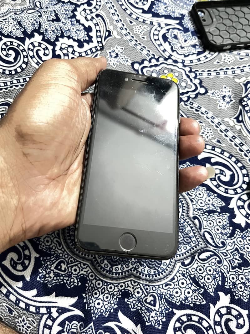 Apple iPhone 7 3