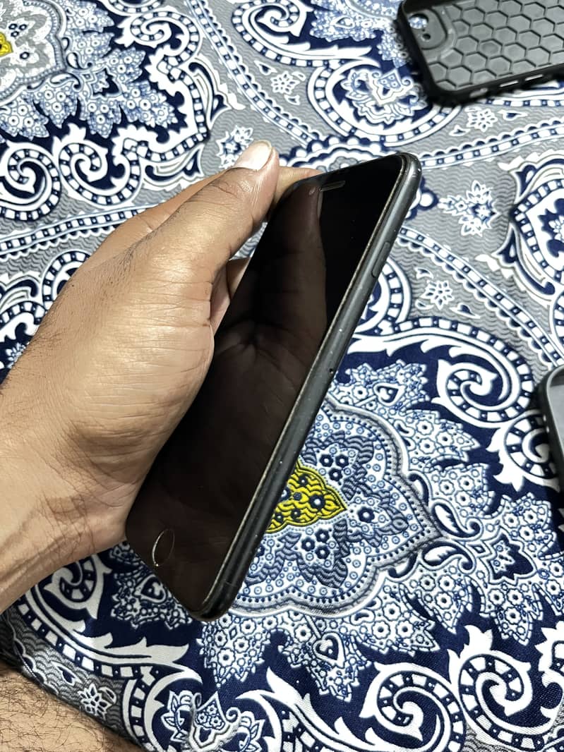 Apple iPhone 7 5
