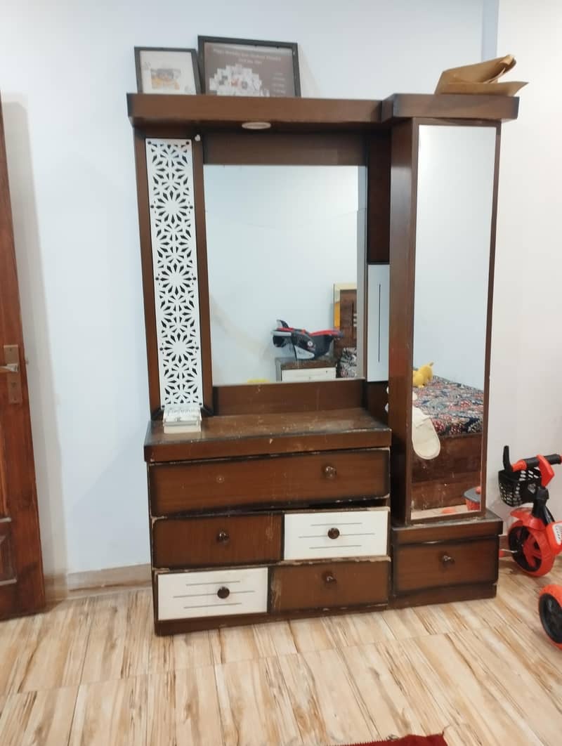 Dressing Table 0