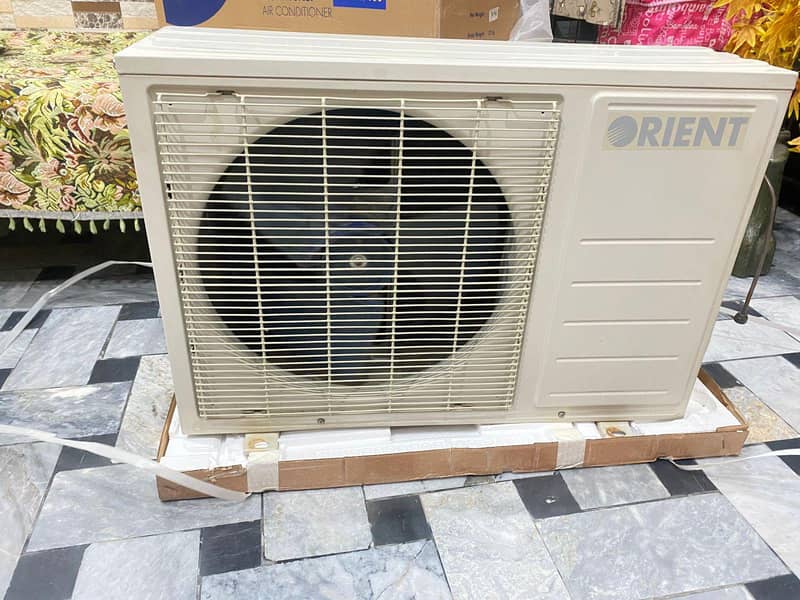 orient AC 1.5 tone 4