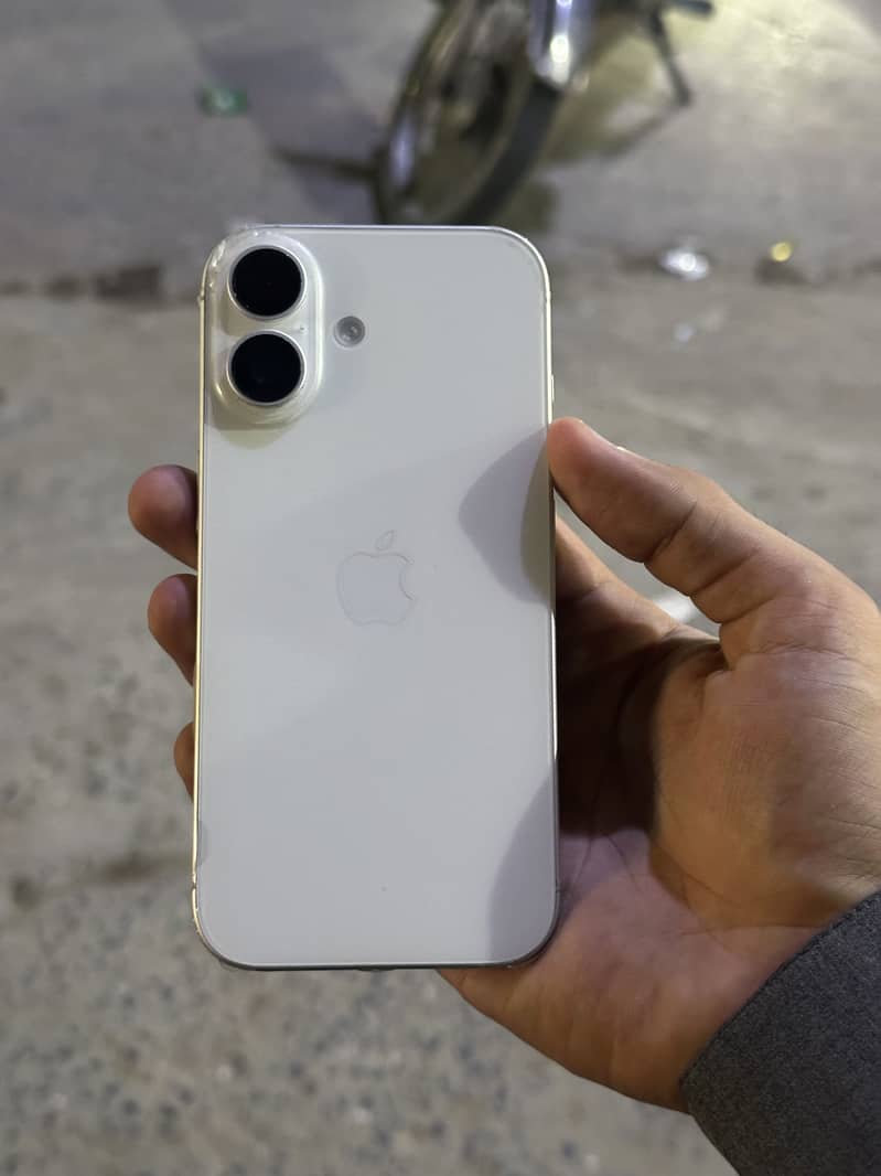 Apple iPhone 17 4