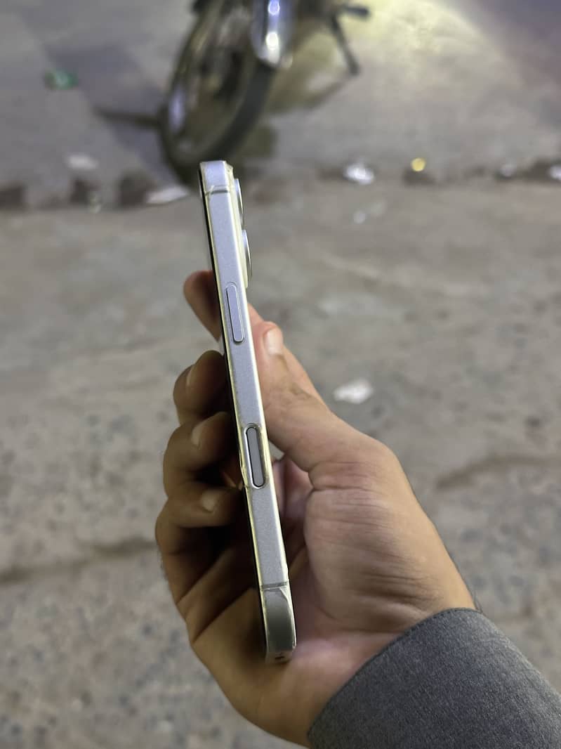 Apple iPhone 17 5