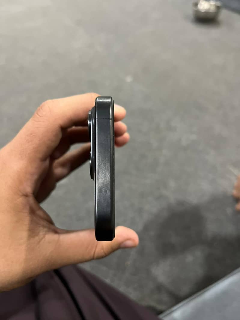 Apple iPhone 15 Pro 3