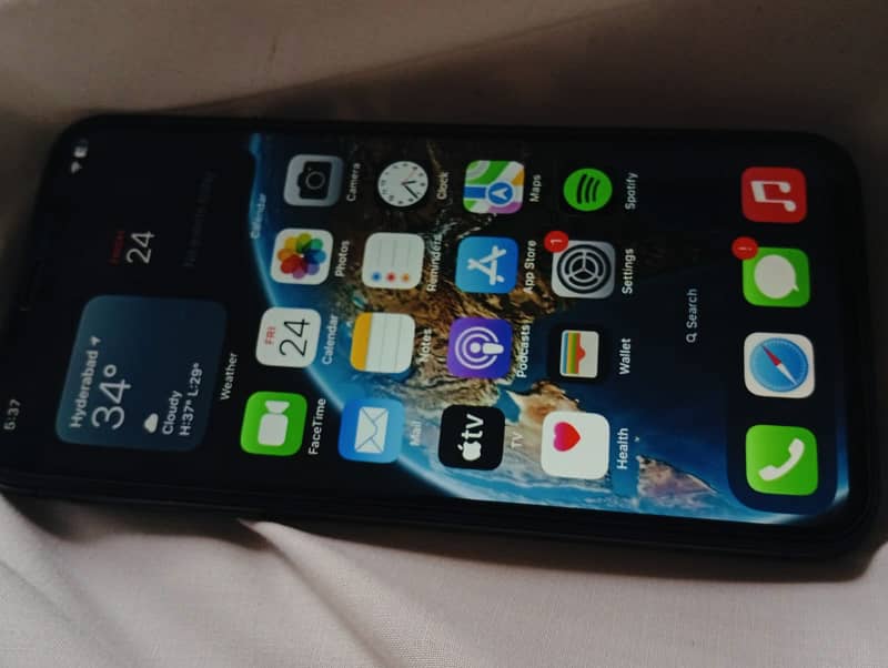 Apple iPhone X 4