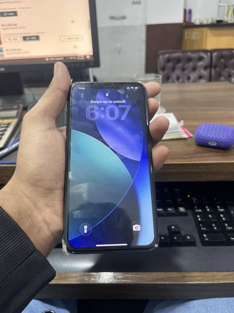 Apple iPhone 11 Pro Max 7