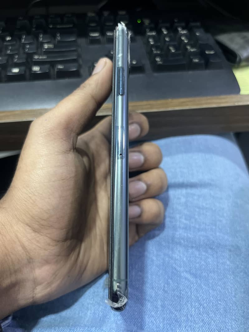 Apple iPhone 11 Pro Max 9