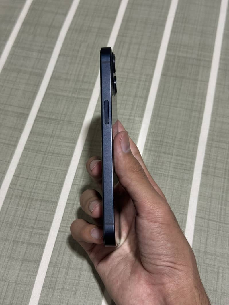 Apple iPhone 13 5