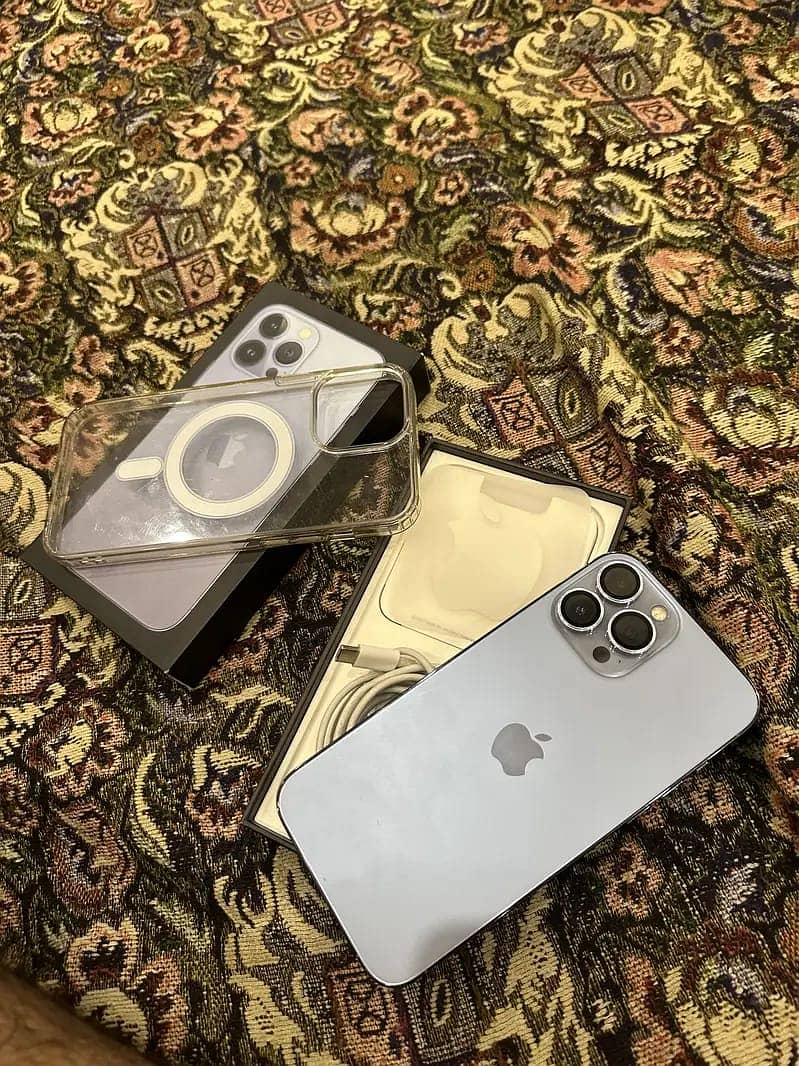 Apple iPhone 13 Pro Max 0
