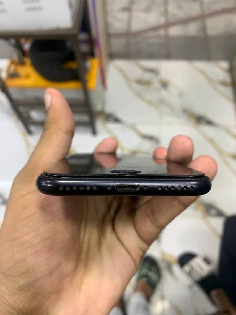 Apple iPhone SE 3