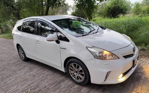 Toyota Prius Alpha 2011 7 Seaters Full Option, BeigRoom
