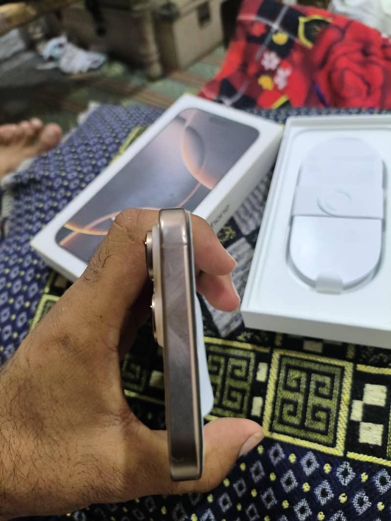 Apple iPhone 16 Pro Max 5