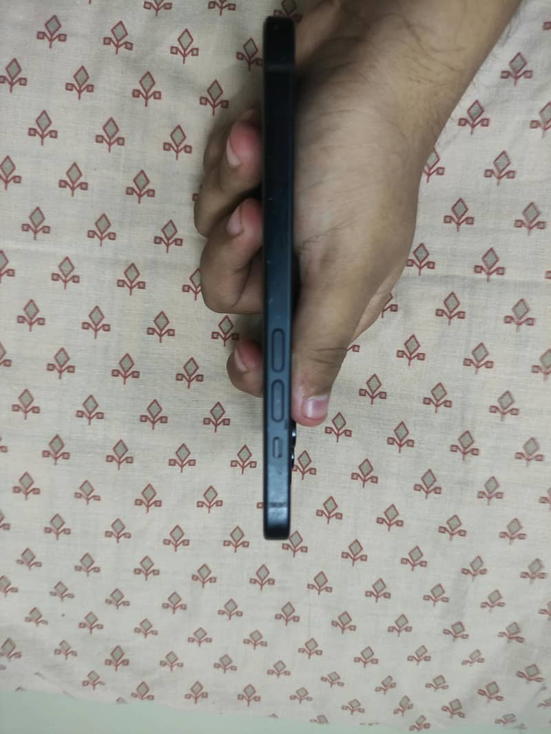 Apple iPhone 15 3