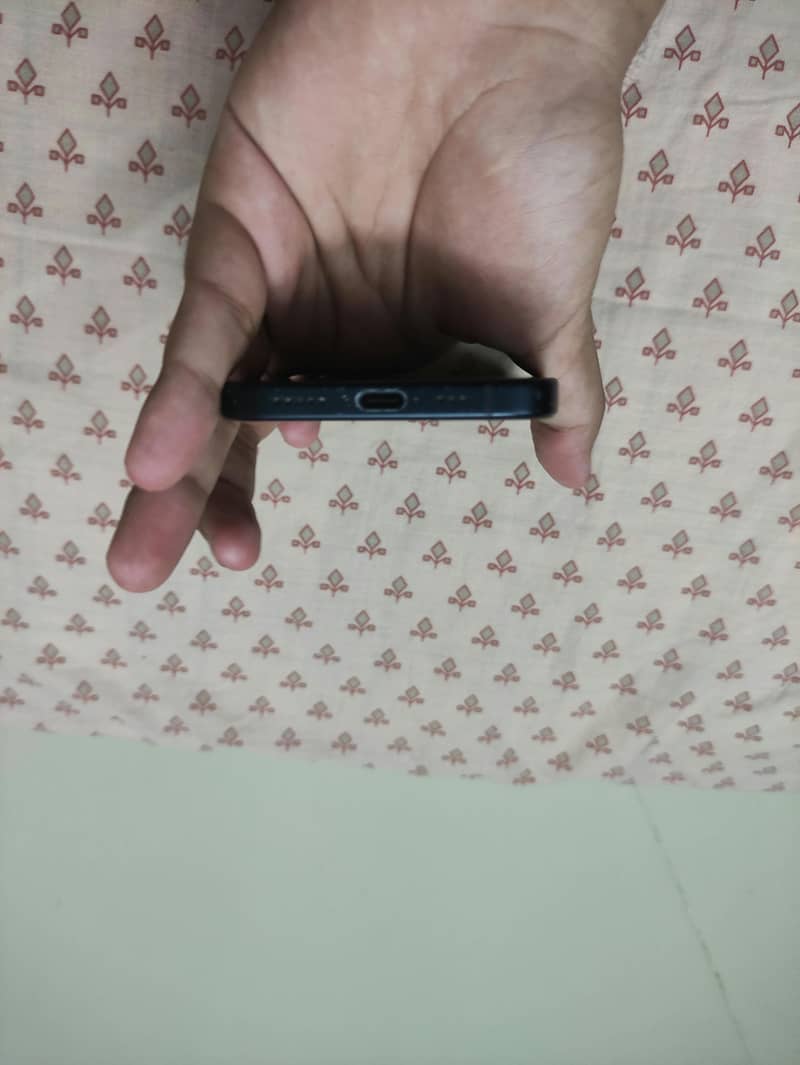 Apple iPhone 15 7