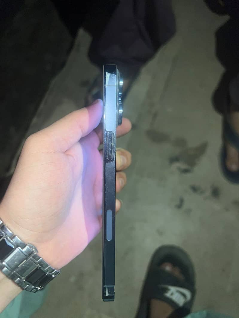 Apple iPhone 13 Pro Max 2