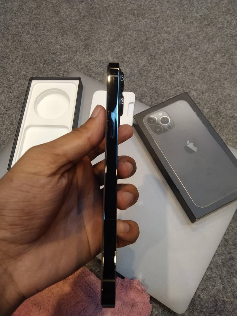 iPhone 13 Pro Max 2