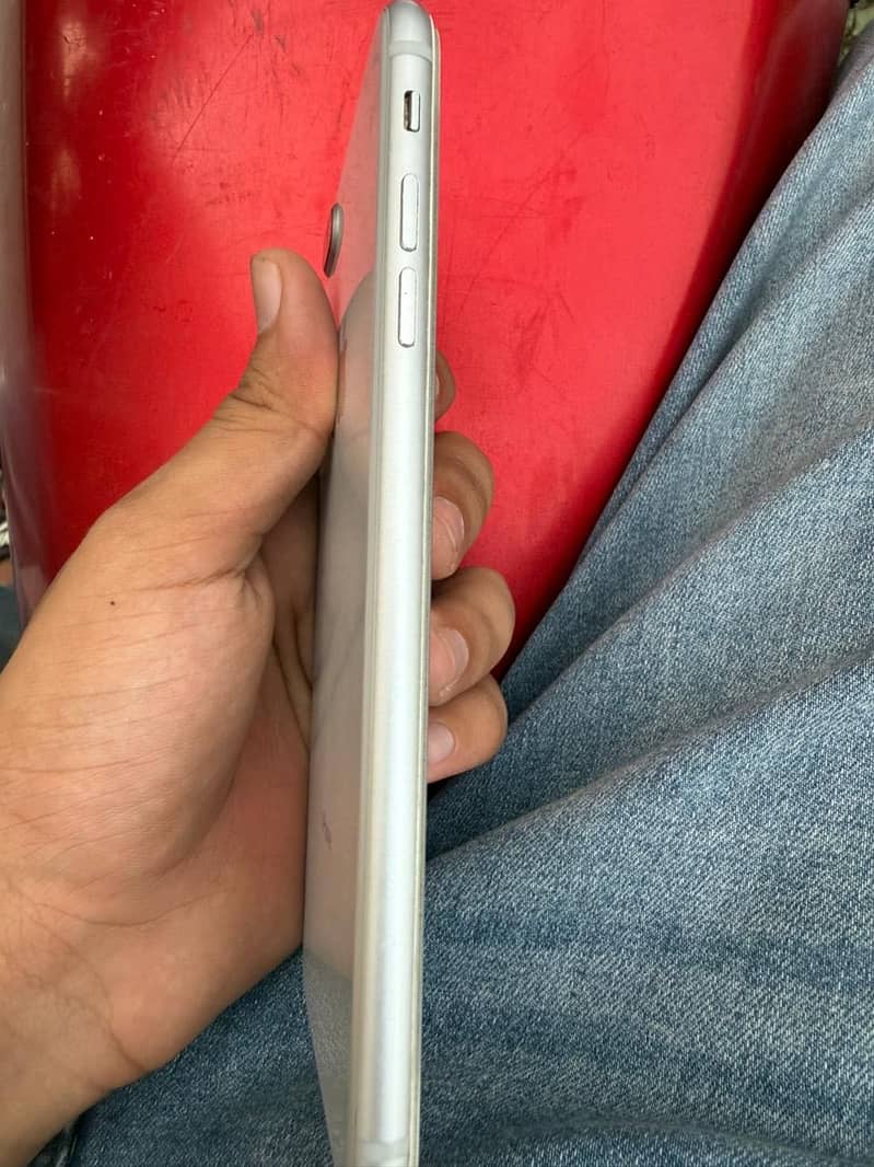 Apple iPhone 8 Plus 4
