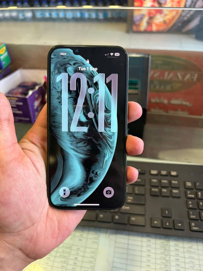 Apple iPhone 13 1