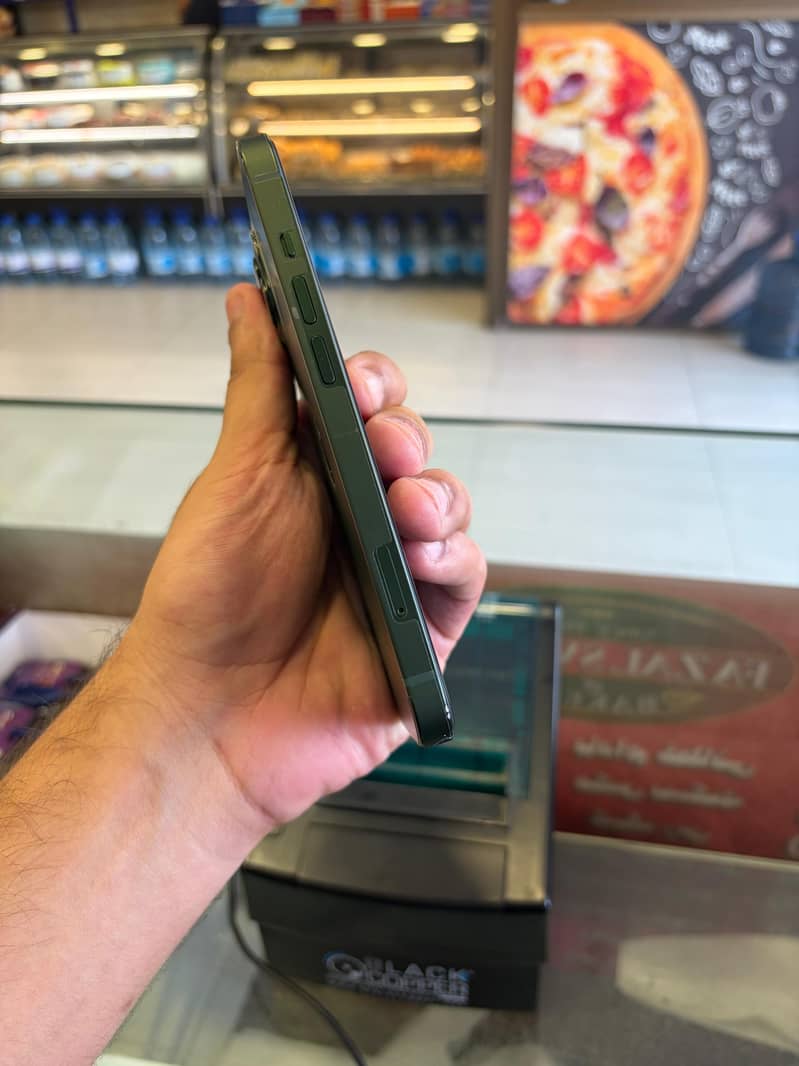 Apple iPhone 13 2