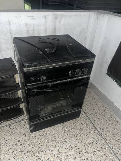 Used cooking range for sale in working condition