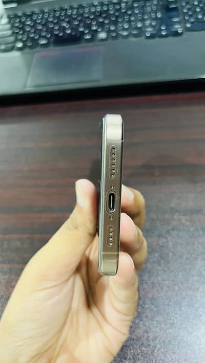 Apple iPhone 16 Pro Max