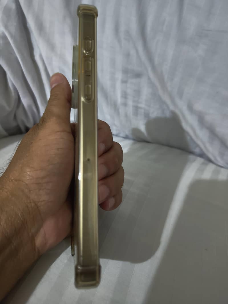 Apple iPhone 15 Pro Max 3