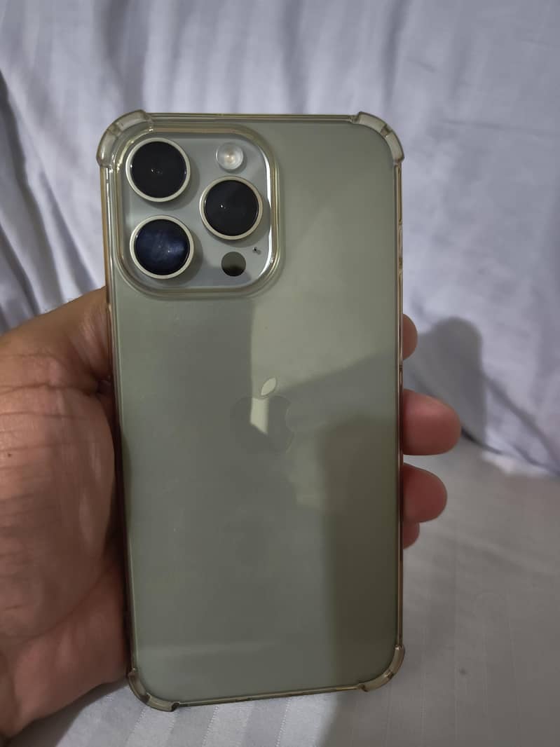 Apple iPhone 15 Pro Max 4