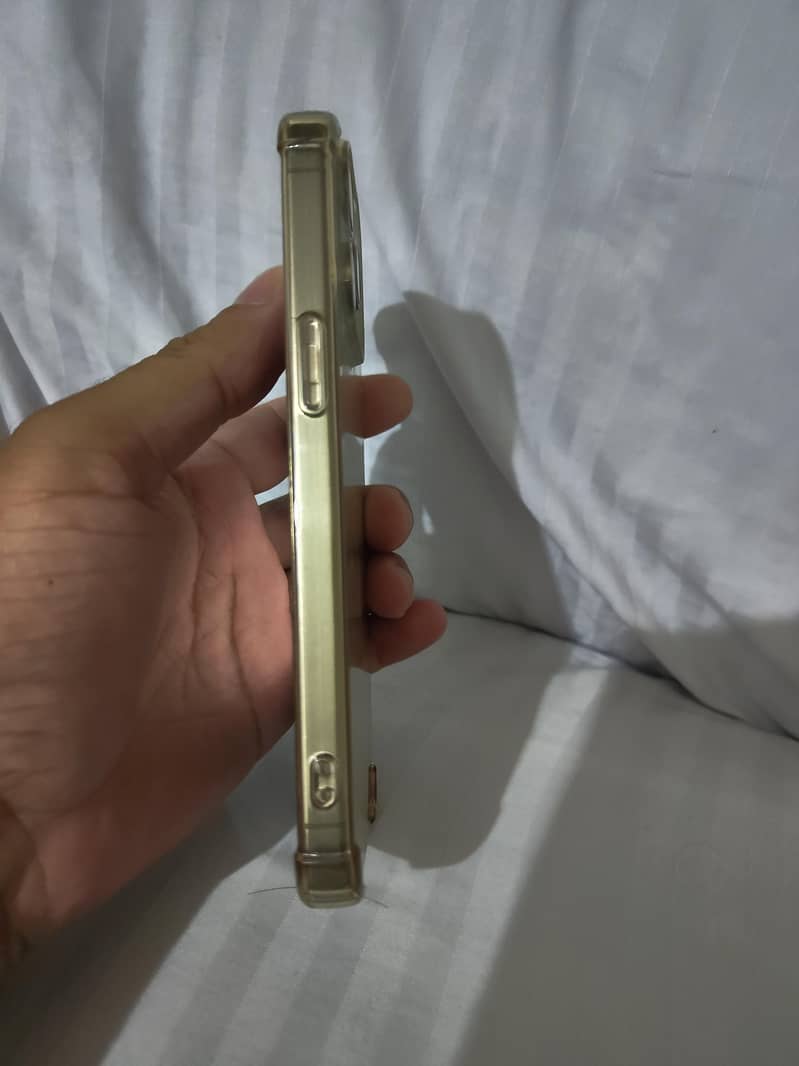 Apple iPhone 15 Pro Max 5