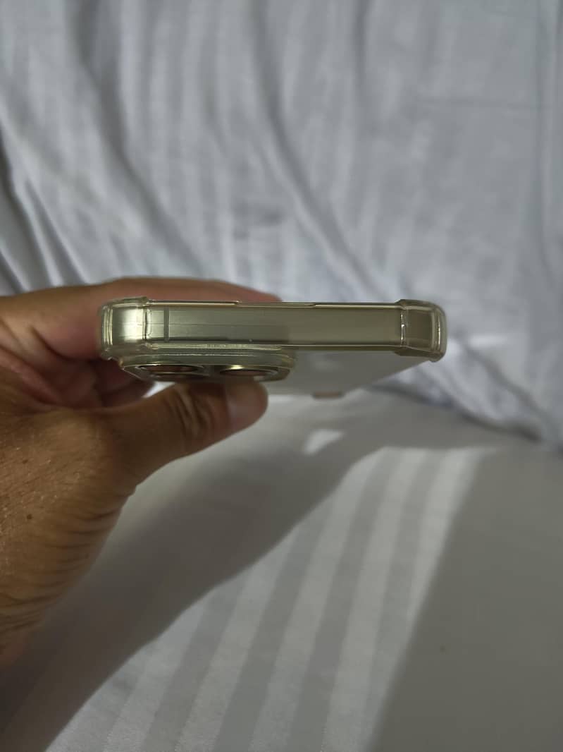 Apple iPhone 15 Pro Max 6