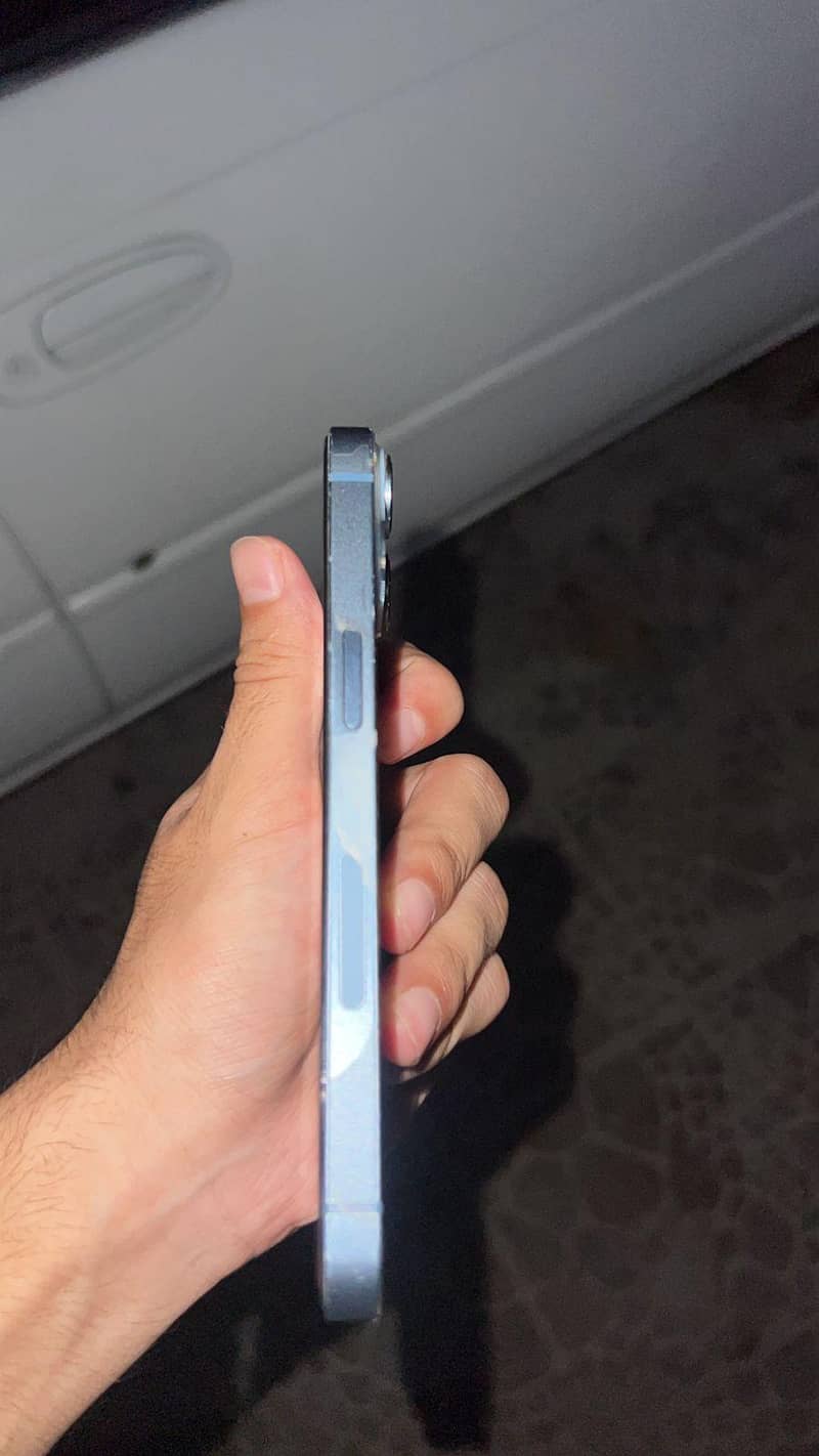 Apple iPhone 14 3