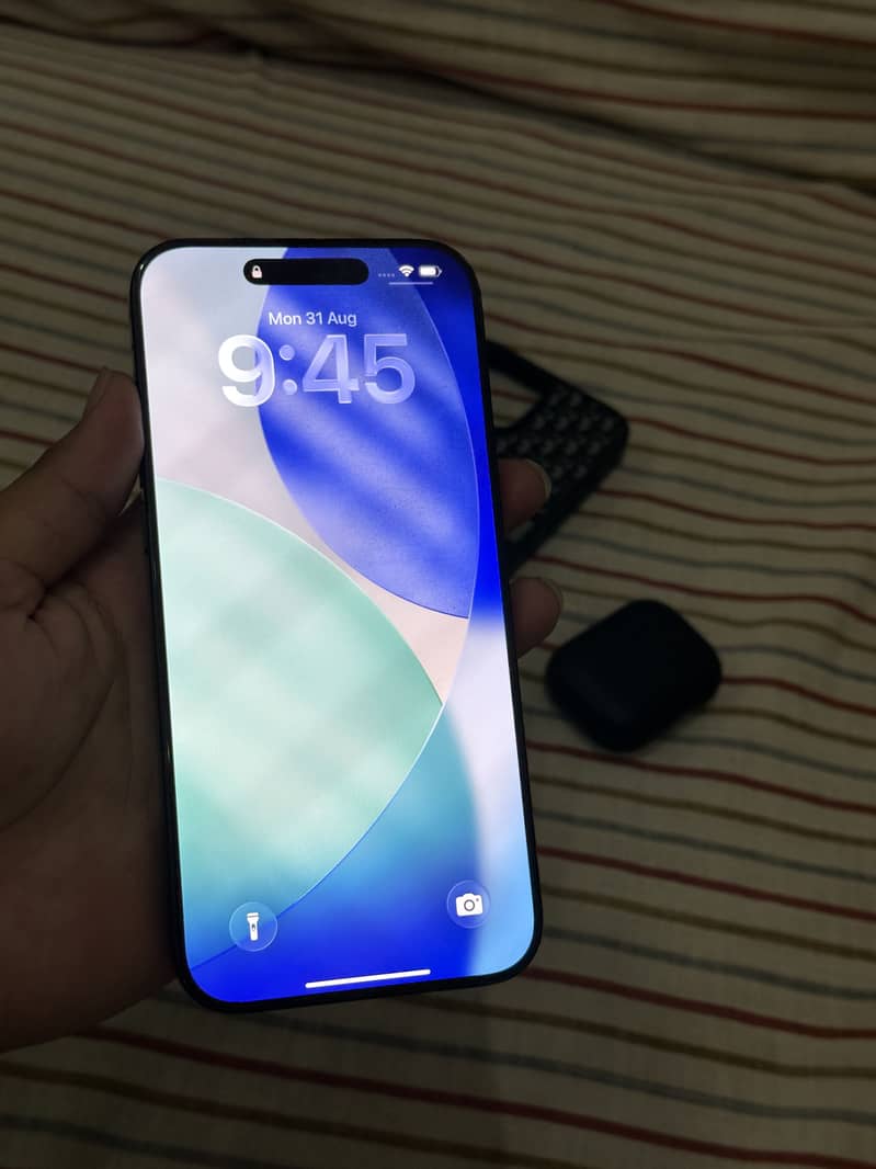 Apple iPhone 16 Pro Max 1