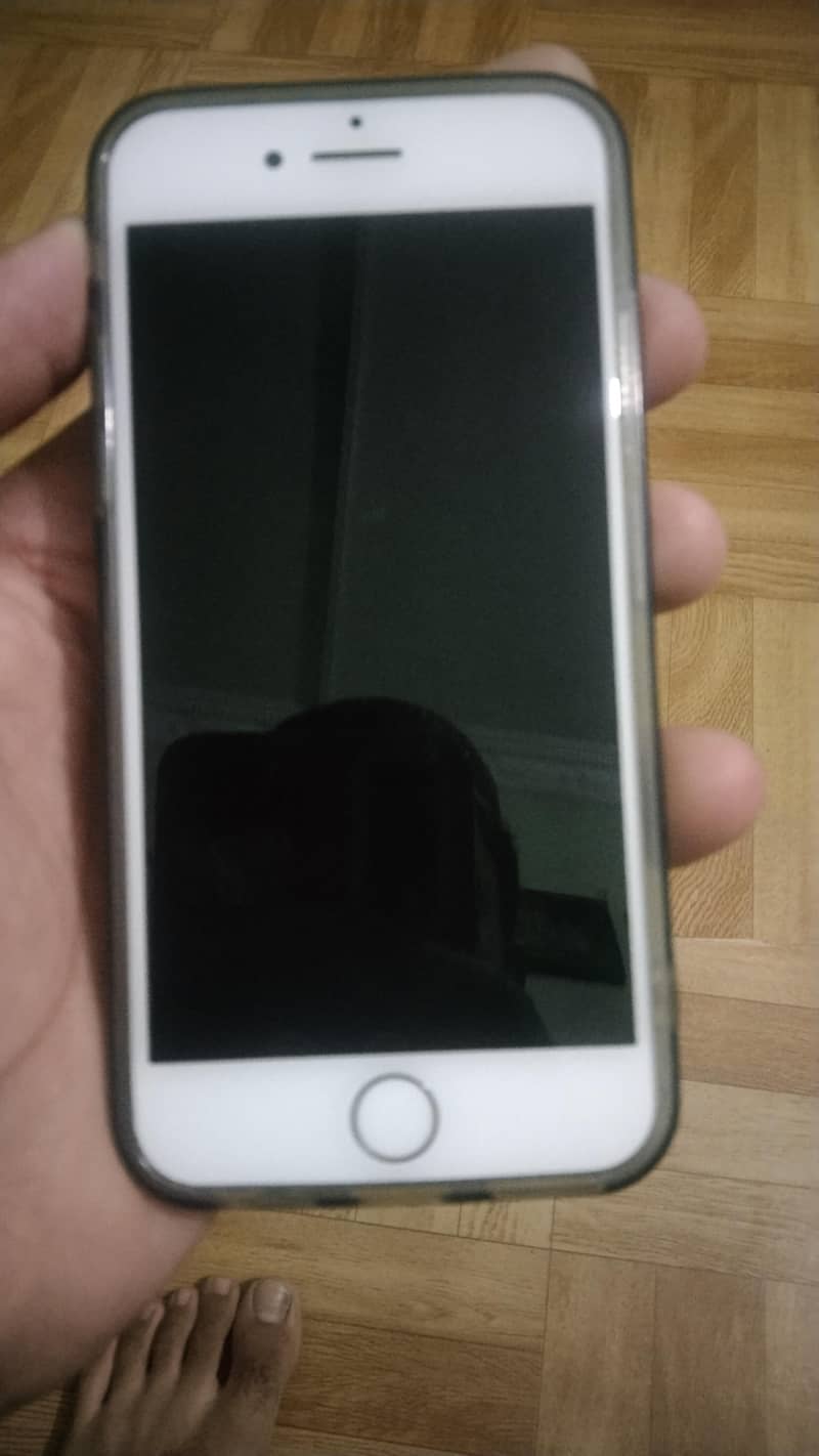 Apple iPhone 7 0
