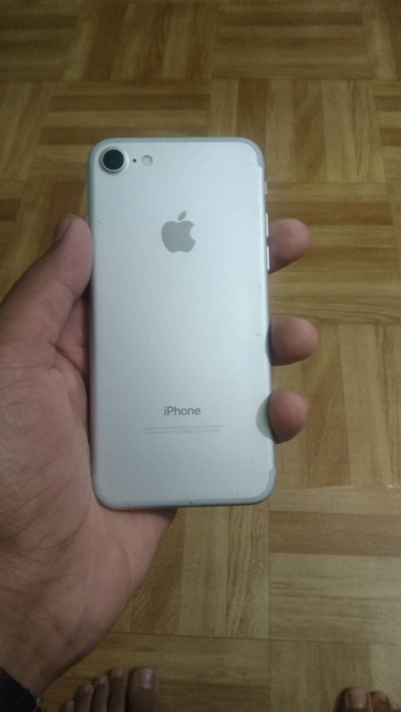 Apple iPhone 7 1
