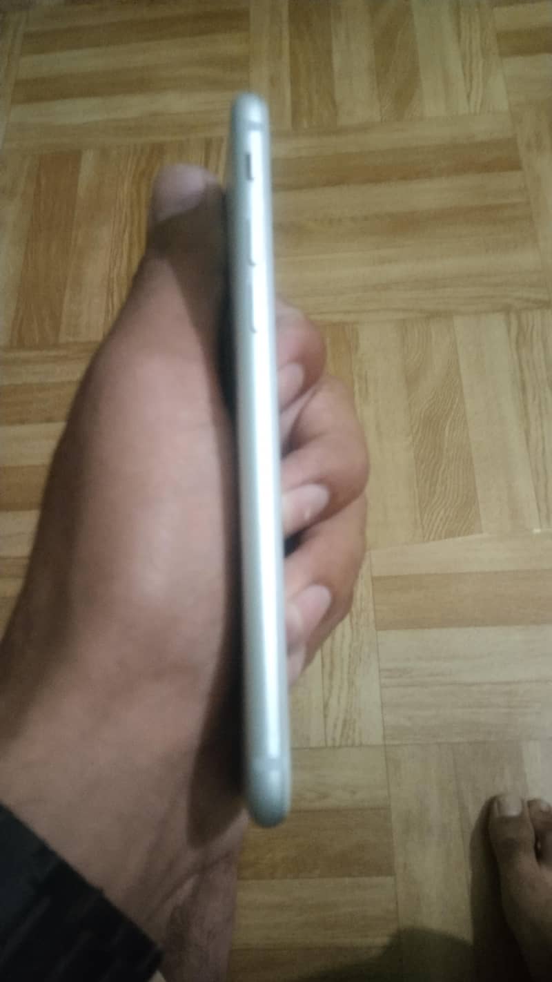 Apple iPhone 7 3